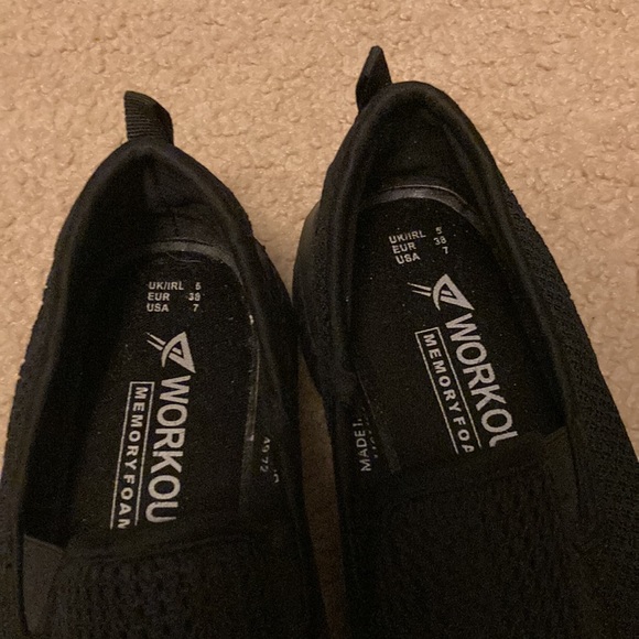 Extremely comfortable black workout shoes. Size 7 - Picture 5 of 7